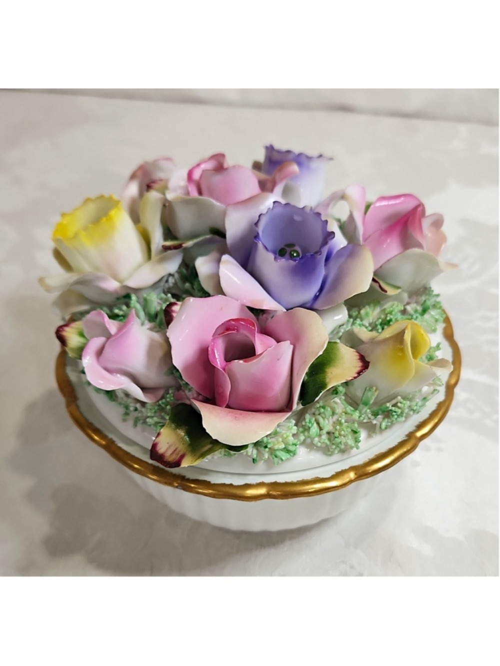 Enesco Vtg 1950s Japan Spaghetti Porcelain Rose Trinket Box Gold Trim 5in